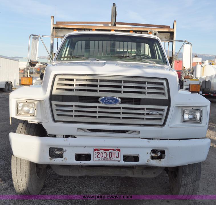 image for item A5717 1993 Ford F800 flatbed truck with tank