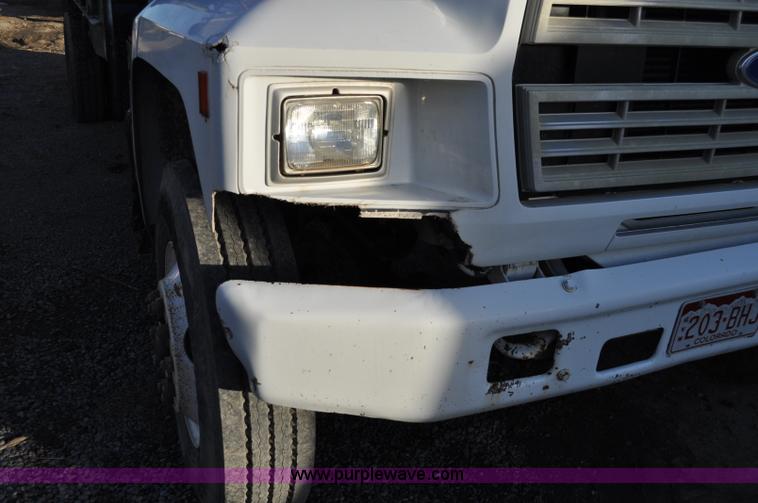 image for item A5717 1993 Ford F800 flatbed truck with tank