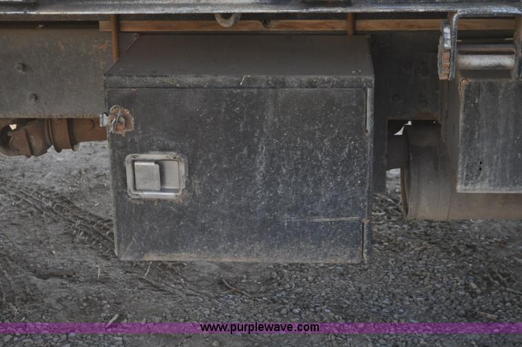 image for item A5717 1993 Ford F800 flatbed truck with tank