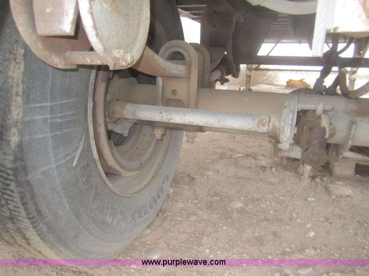 image for item A5736 1988 Strick 28'dry-van trailer