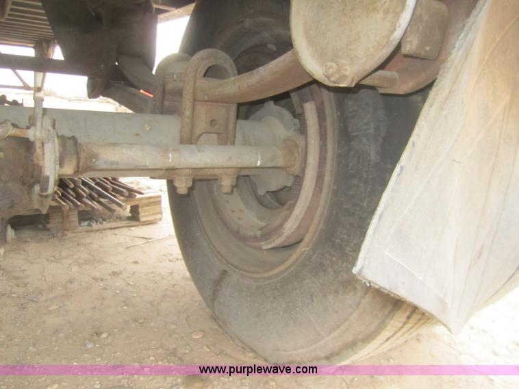 image for item A5736 1988 Strick 28'dry-van trailer