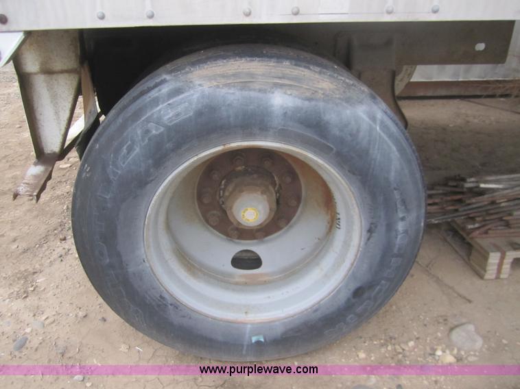 image for item A5736 1988 Strick 28'dry-van trailer