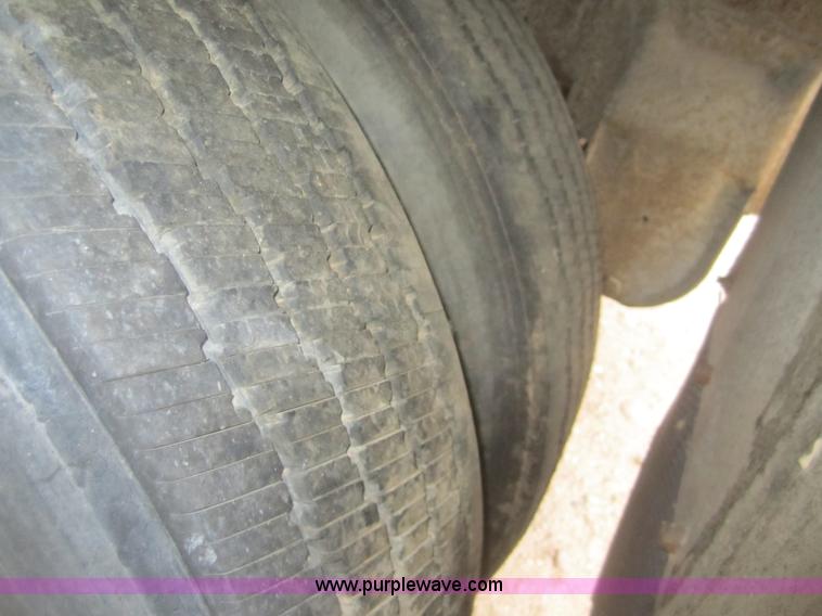 image for item A5736 1988 Strick 28'dry-van trailer