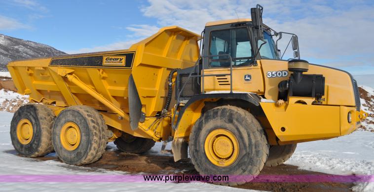 image for item A5747 2002 John Deere 350D 6x6 articulating dump truck