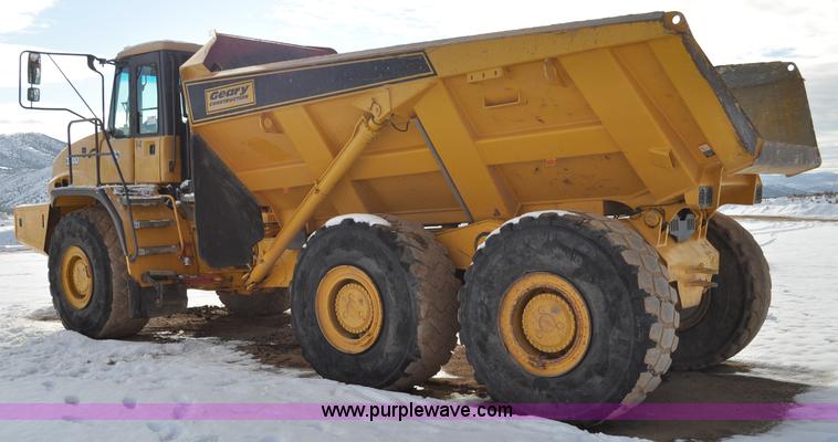 image for item A5747 2002 John Deere 350D 6x6 articulating dump truck