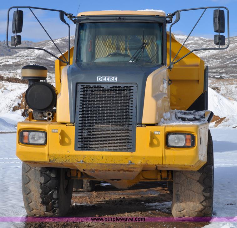 image for item A5747 2002 John Deere 350D 6x6 articulating dump truck