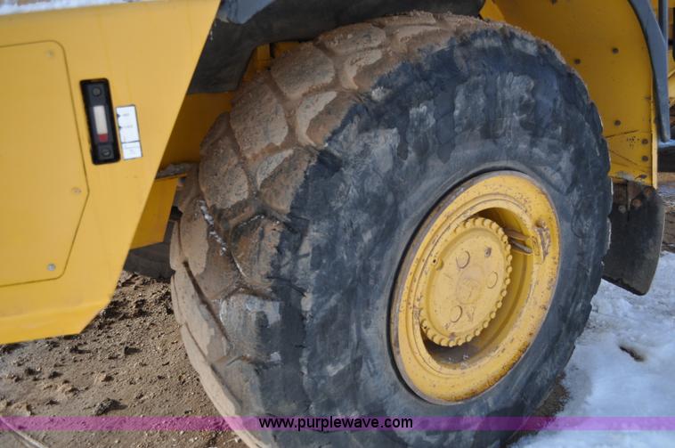 image for item A5747 2002 John Deere 350D 6x6 articulating dump truck