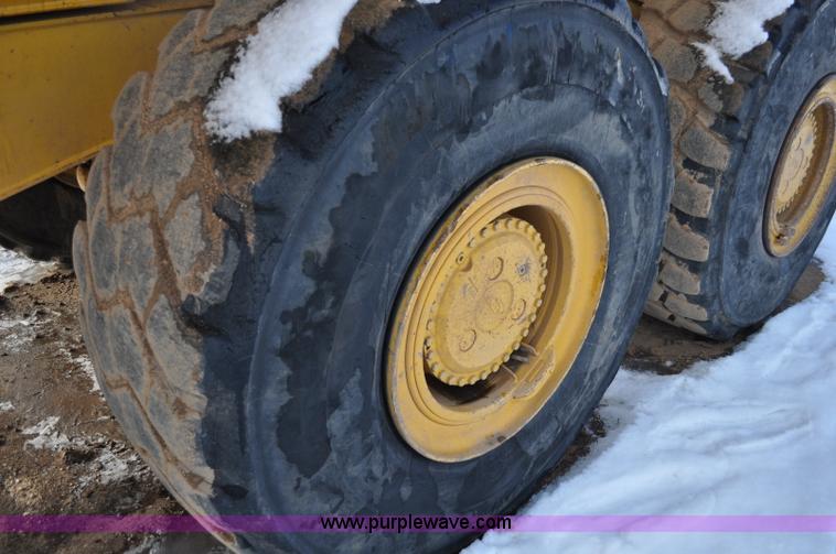 image for item A5747 2002 John Deere 350D 6x6 articulating dump truck