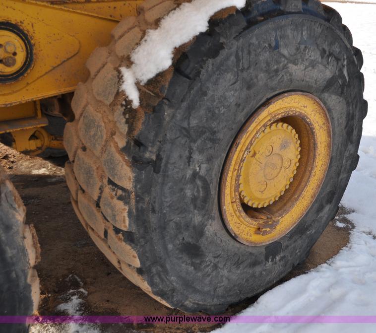 image for item A5747 2002 John Deere 350D 6x6 articulating dump truck