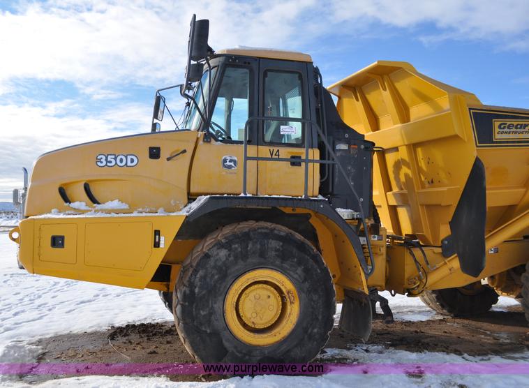image for item A5747 2002 John Deere 350D 6x6 articulating dump truck