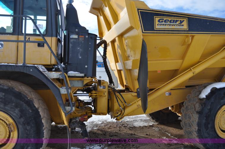 image for item A5747 2002 John Deere 350D 6x6 articulating dump truck