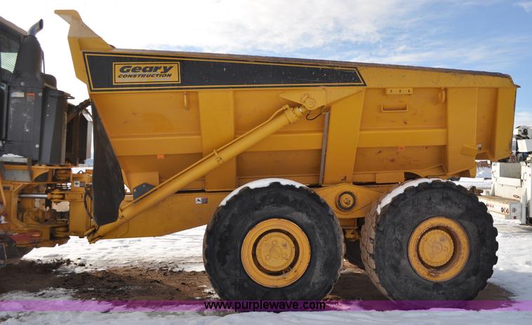 image for item A5747 2002 John Deere 350D 6x6 articulating dump truck