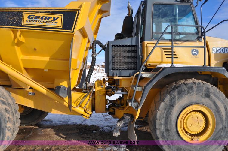 image for item A5747 2002 John Deere 350D 6x6 articulating dump truck