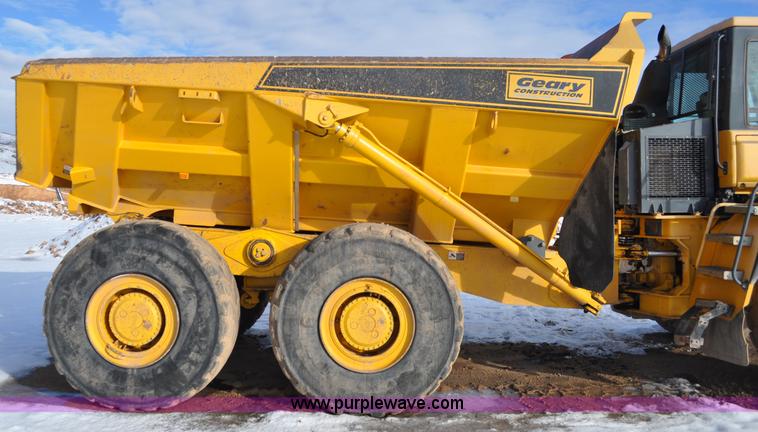image for item A5747 2002 John Deere 350D 6x6 articulating dump truck