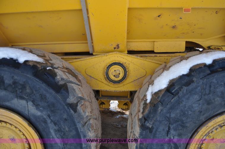 image for item A5747 2002 John Deere 350D 6x6 articulating dump truck