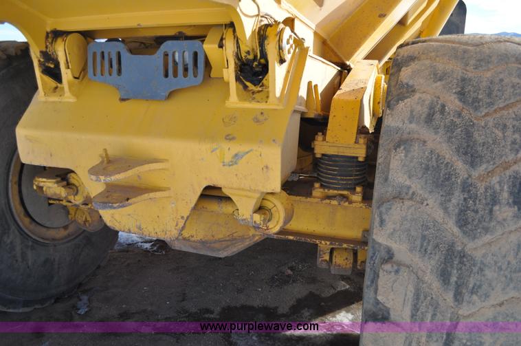 image for item A5747 2002 John Deere 350D 6x6 articulating dump truck