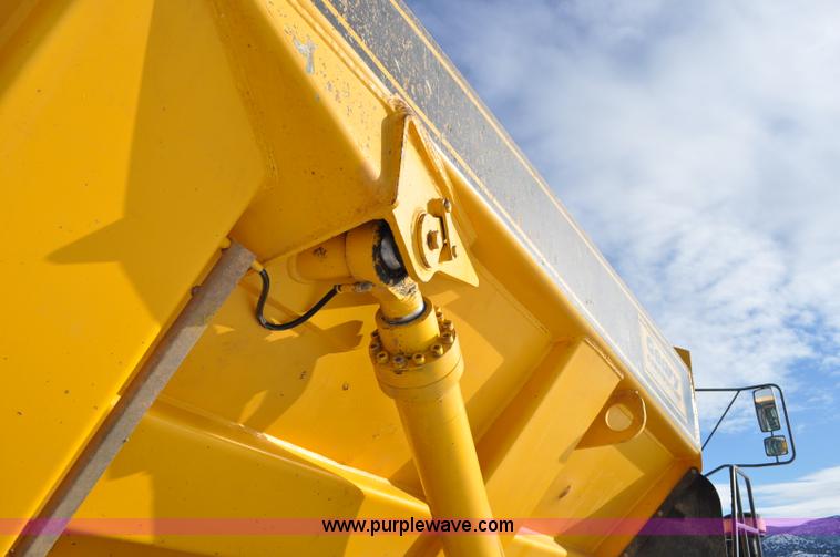 image for item A5747 2002 John Deere 350D 6x6 articulating dump truck