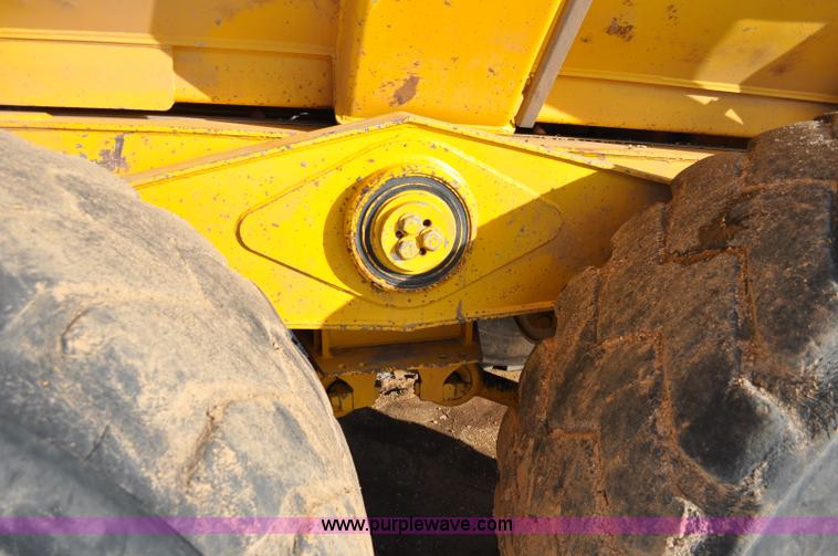 image for item A5747 2002 John Deere 350D 6x6 articulating dump truck