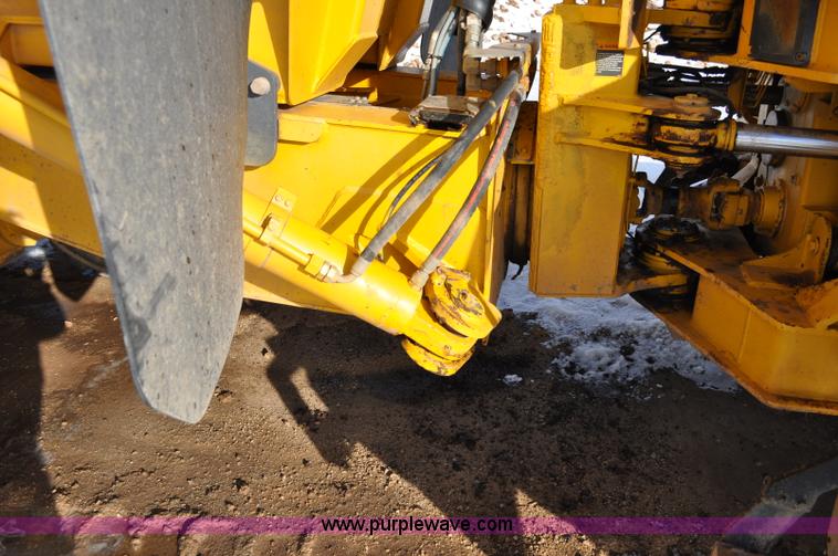 image for item A5747 2002 John Deere 350D 6x6 articulating dump truck