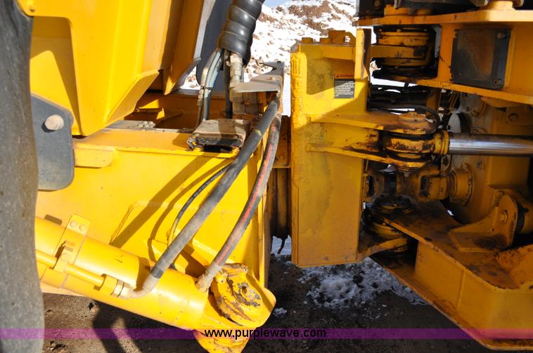 image for item A5747 2002 John Deere 350D 6x6 articulating dump truck