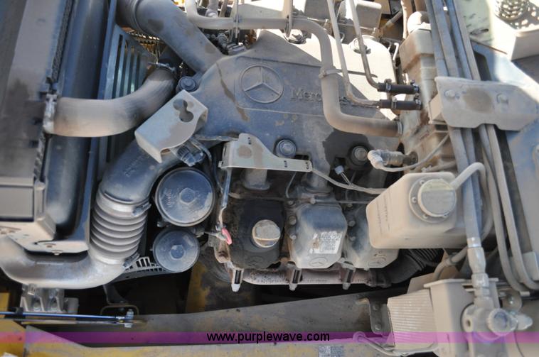 image for item A5747 2002 John Deere 350D 6x6 articulating dump truck