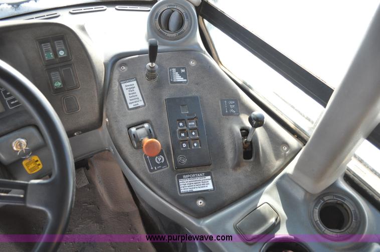 image for item A5747 2002 John Deere 350D 6x6 articulating dump truck