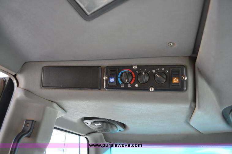 image for item A5747 2002 John Deere 350D 6x6 articulating dump truck