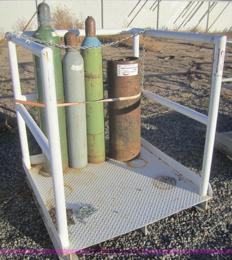 image for item B3034 4'x4'x3' compressed gas cylinder storage rack