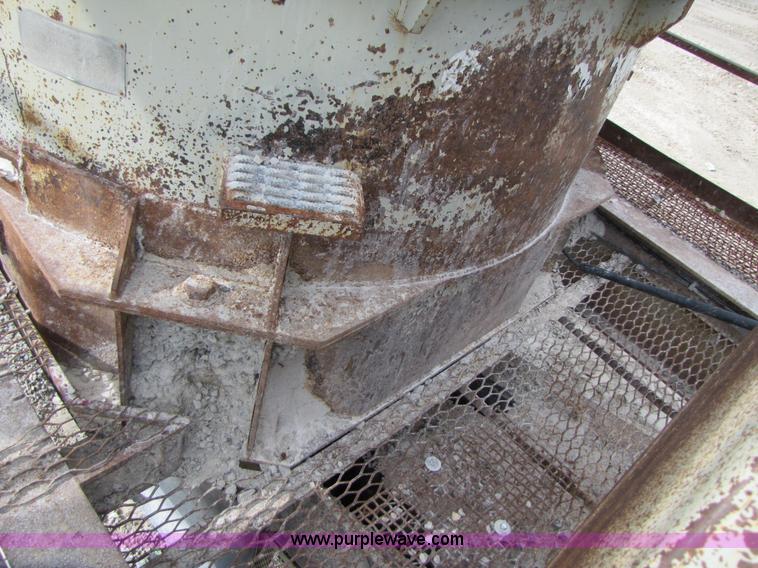 image for item B2029 1992 Cedarapids VSI 2100 portable impact crusher