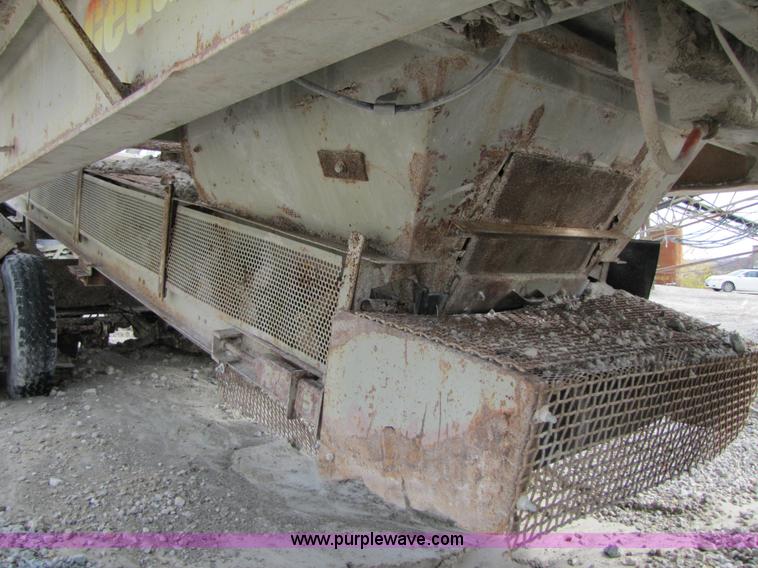 image for item B2029 1992 Cedarapids VSI 2100 portable impact crusher