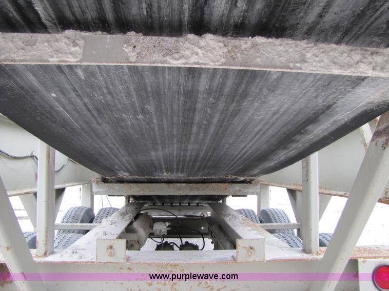 image for item B2030 1998 Cedarapids VSI 2600 portable vertical shaft impact crusher