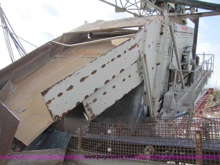 image for item B2037 1995 Cedarapids 8' x 20' vibrator portable three deck incline screening plant