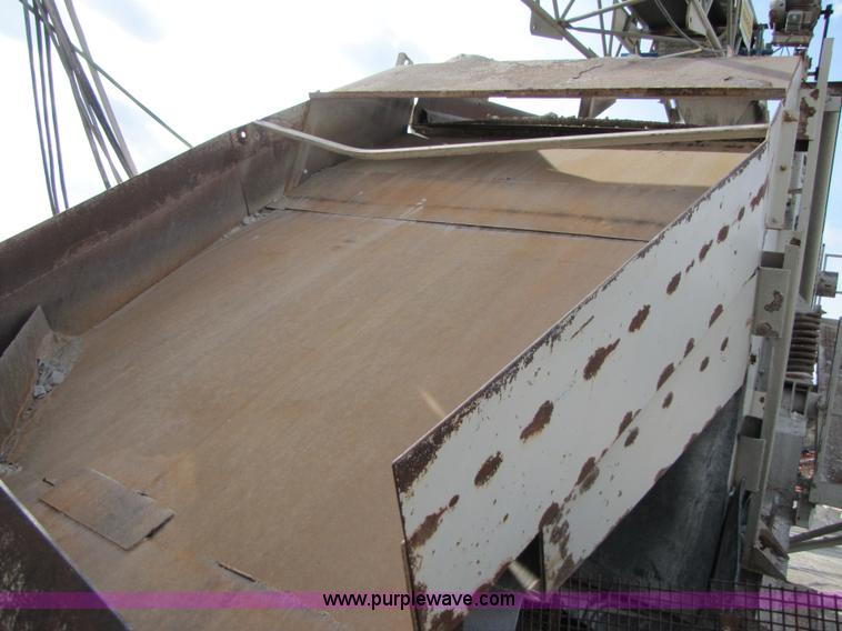 image for item B2037 1995 Cedarapids 8' x 20' vibrator portable three deck incline screening plant