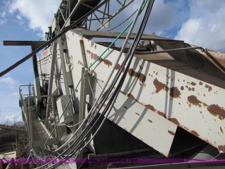 image for item B2037 1995 Cedarapids 8' x 20' vibrator portable three deck incline screening plant