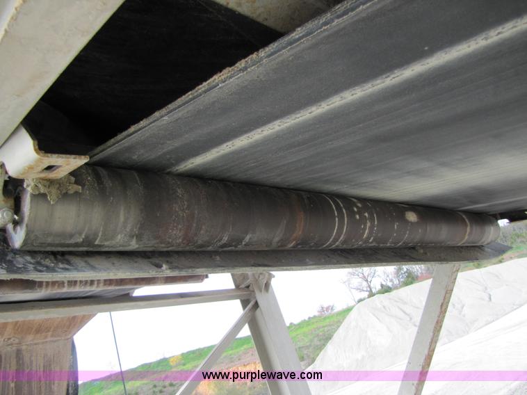 image for item B2037 1995 Cedarapids 8' x 20' vibrator portable three deck incline screening plant