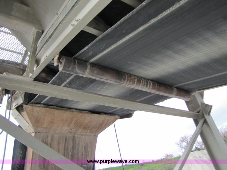 image for item B2037 1995 Cedarapids 8' x 20' vibrator portable three deck incline screening plant