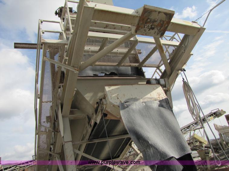 image for item B2037 1995 Cedarapids 8' x 20' vibrator portable three deck incline screening plant