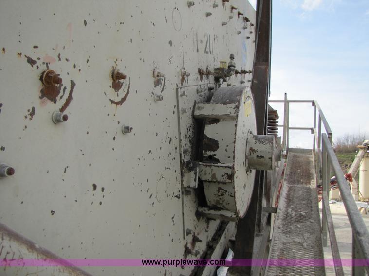 image for item B2037 1995 Cedarapids 8' x 20' vibrator portable three deck incline screening plant