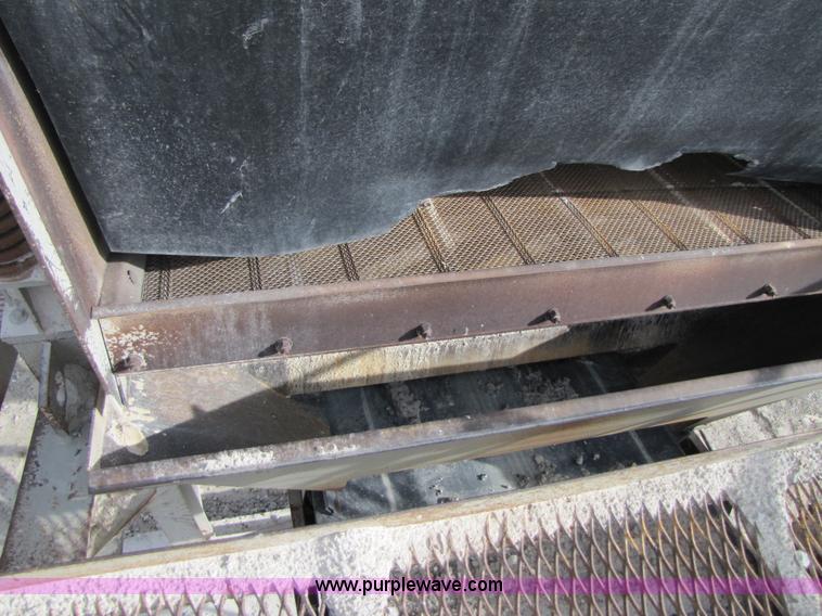 image for item B2037 1995 Cedarapids 8' x 20' vibrator portable three deck incline screening plant