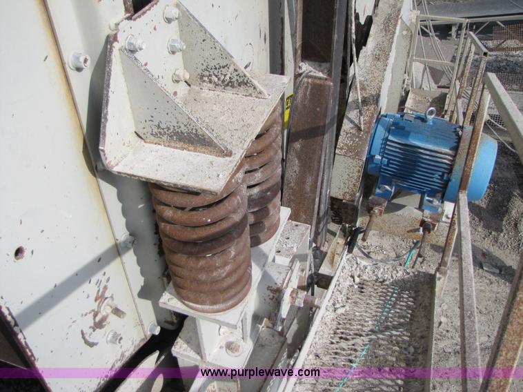 image for item B2037 1995 Cedarapids 8' x 20' vibrator portable three deck incline screening plant