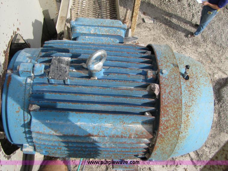 image for item B2037 1995 Cedarapids 8' x 20' vibrator portable three deck incline screening plant