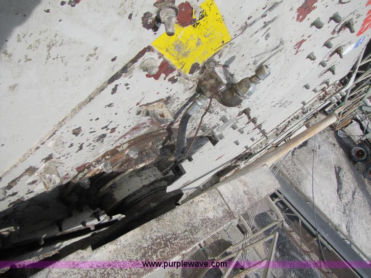 image for item B2037 1995 Cedarapids 8' x 20' vibrator portable three deck incline screening plant