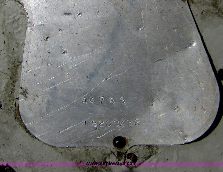 image for item B2037 1995 Cedarapids 8' x 20' vibrator portable three deck incline screening plant