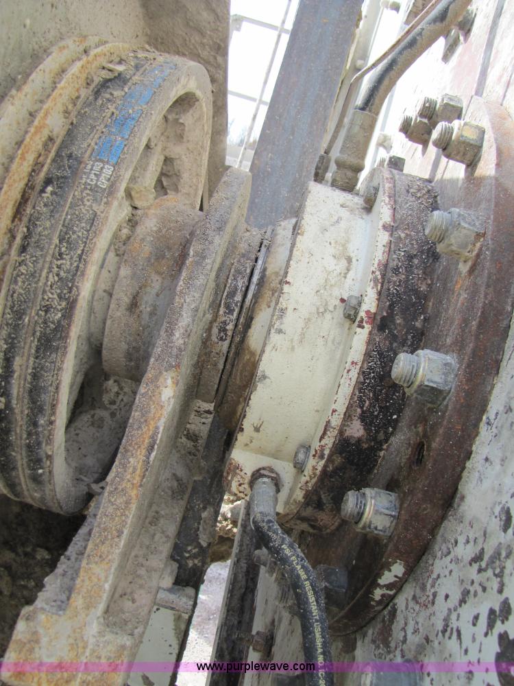 image for item B2037 1995 Cedarapids 8' x 20' vibrator portable three deck incline screening plant