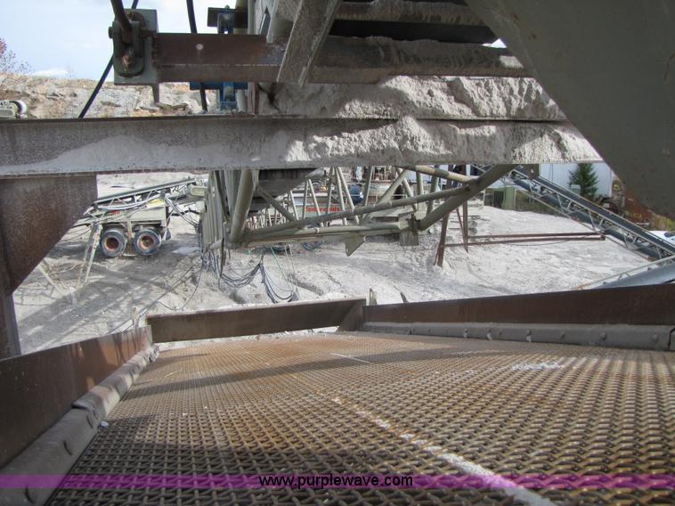 image for item B2037 1995 Cedarapids 8' x 20' vibrator portable three deck incline screening plant