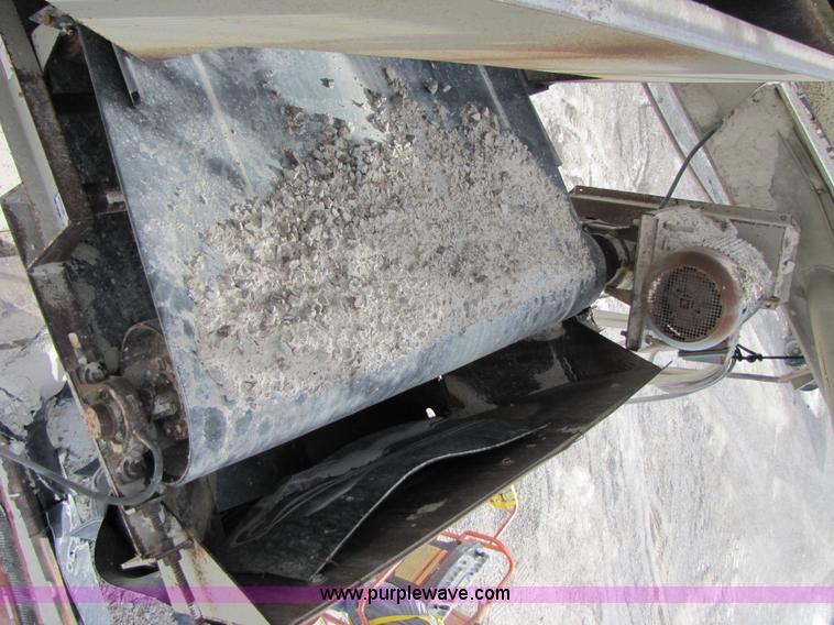 image for item B2037 1995 Cedarapids 8' x 20' vibrator portable three deck incline screening plant