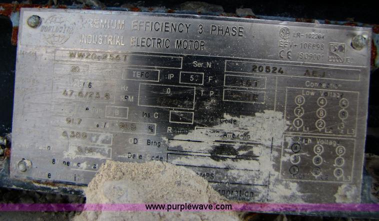 image for item B2037 1995 Cedarapids 8' x 20' vibrator portable three deck incline screening plant