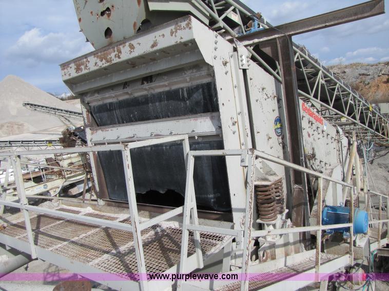 image for item B2037 1995 Cedarapids 8' x 20' vibrator portable three deck incline screening plant