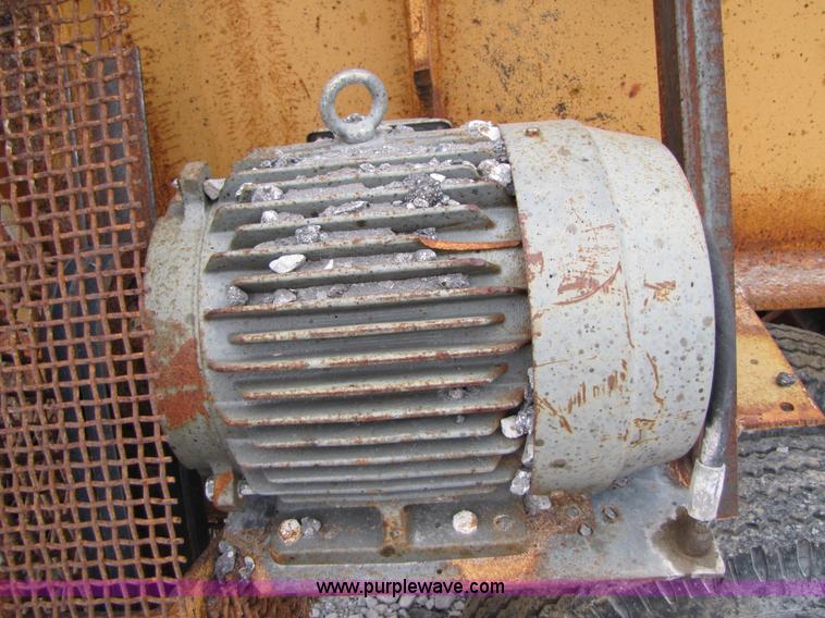 image for item B2044 Eagle 6'x20' three-deck portable screening plant