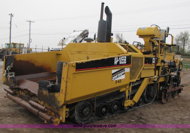 image for item B2050 2001 Caterpillar AP-1055B crawler asphalt paver